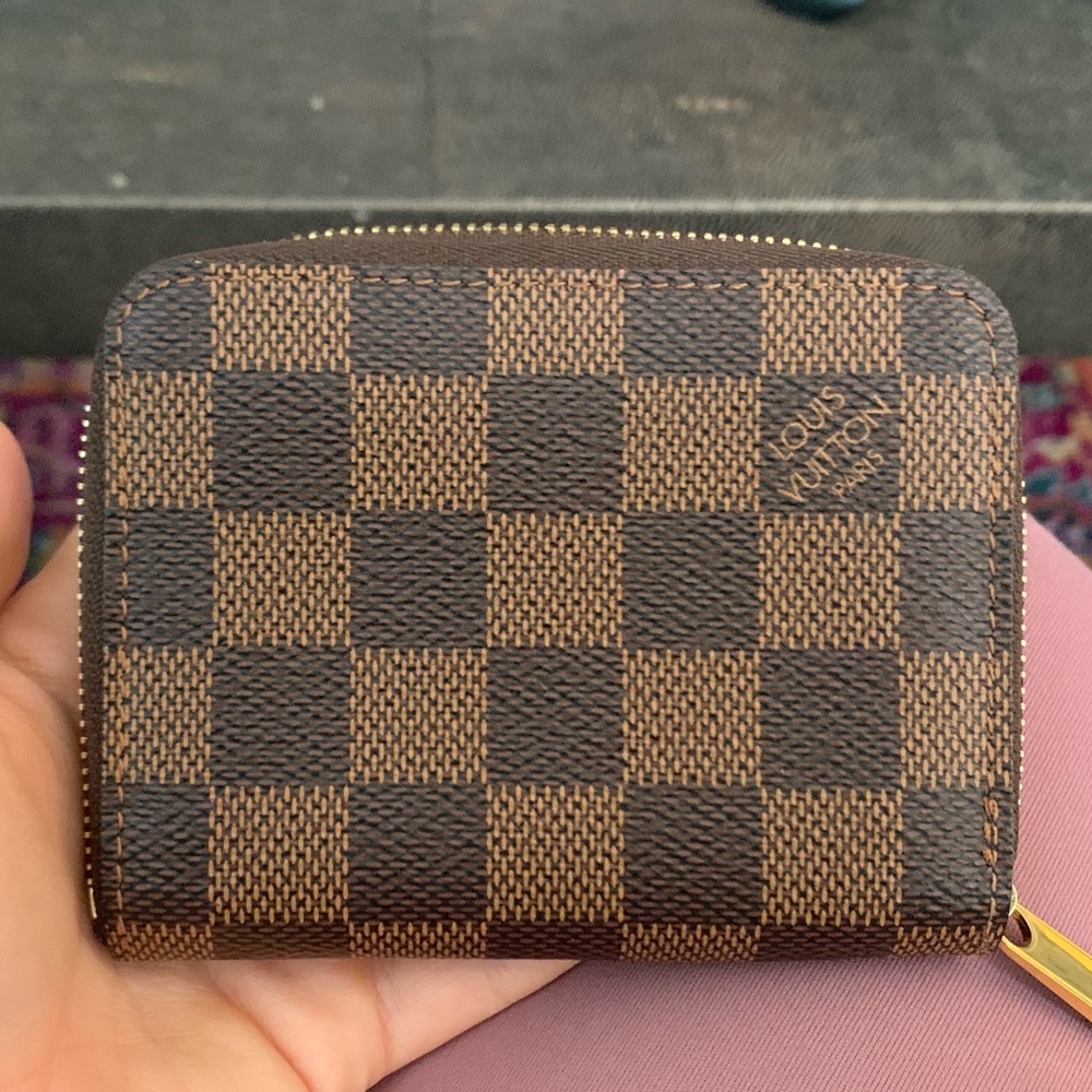LOUIS VUITTON ZIPPY COIN PURSE - Lightly Used
